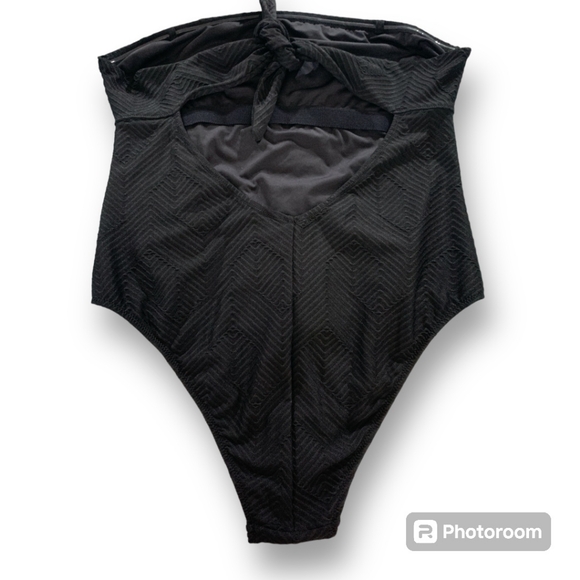 Love & Sports size XL 16-18 black strapless one piece back tie textured swimsuit - Picture 2 of 7